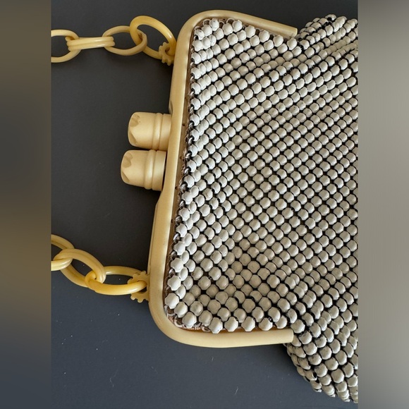 1940s Vintage Whiting & Davis Alumesh Handbag, Bakelite Handle Aluminum beaded - Picture 5 of 11